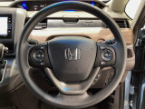 運転にかかわる様々な操作を安全に行えるように視点移動が少なく操作性に配慮されたスイッチ類が凝縮されたコクピットです。