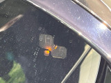 ◆ブラインドスポットモニター『左右斜め後ろを平行して走る車を認識し、車線変更の際に危険を察知するとドライバーへ警告を促します。夜・雨・トンネル内など走行時の環境が悪い時ほど便りになる安全装置です。』