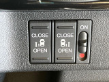 【両側パワースライドドア】スマートキーや運転席のスイッチで後席両側スライドドアの開閉が可能♪電動だから力を入れてドアを開ける必要が無く、小さなお子様でも簡単に開け閉めでき快適です♪