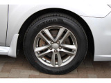 タイヤサイズは205/60R16 純正アルミホイール装着です!