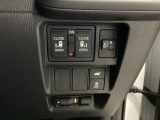 【電動スライドドア】隣の車との距離が近い駐車場でも、ぶつける心配をせずスムーズに開閉。限られたスペースを賢く使う、暮らしに寄り添った設計が魅力です。