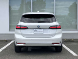 安心のネットワーク。全国188箇所(2026年1月現在)のBMW正規ディーラーのサービスセンターで整備・保証修理を受けることができます。