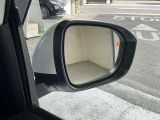 車線変更も安心のブラインドスポットモニターにリアトラフィックモニター付きです。