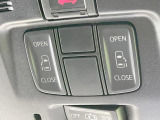 【両側パワースライドドア】スマートキーや運転席のスイッチで後席両側スライドドアの開閉が可能♪電動だから力を入れてドアを開ける必要が無く、小さなお子様でも簡単に開け閉めでき快適です♪