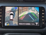 アラウンドビューモニター。上空から見下ろしているような映像で、スムースな駐車をサポートします。