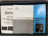スマートキーは鍵をバッグに入れたままでもドアロックの開閉やエンジンのON・OFFができます。夜間や雨の日も鍵を探さなくて良いので便利です。