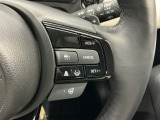 アクセルから足を離しても設定したスピードを保ち走行し、高速道路での疲労軽減に役立つクルーズコントロール、暖房が効くまでの間に手のひらをじんわり暖めてくれるステアリングヒーター付きです!