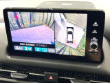 【マルチビューカメラシステム】専用のカメラにより、上から見下ろしたような視点で360度クルマの周囲を確認することができます☆死角部分も確認しやすく、狭い場所での切り返しや駐車もスムーズに行えます。