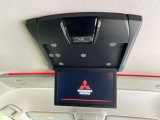 【フリップダウンモニター】大画面モニターで後席でもエンタメをお楽しみいただけます。小さなお子様にも大人気の装備です♪