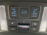 【パワーバックドア】スマートキーや運転席のボタンを押すだけでリアゲートが自動で開閉します!荷物を持っている時や、高い位置にあるバックドアを閉める際に便利な機能です♪