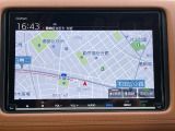 Gathersメモリーナビがついています。CD、DVD、サウンドコンテナ、Bluetoothオーディオ、フルセグが視聴できます。