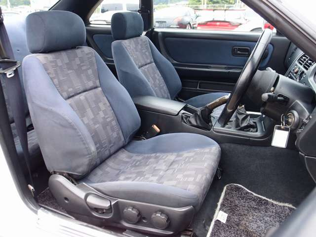 日産 スカイラインクーペ 2.5 GTS25t タイプM スペック・II 外装塗装済 