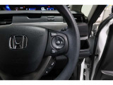 Hondaセンシングの機能のひとつ、アダプティブクルーズコントロール付!アクセルから足を離しても設定したスピードと前車との車間を保ち走行してくれます!車線維持もアシスト☆高速道路で疲労軽減ですね☆