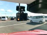 車の運転に前後ドライブレコーダー付き、もしもの時安心です。