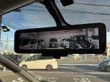悪天候や荷物で後方の確認がしにくい時もミラーに映像で映してくれるインテリジェントルームミラーです。