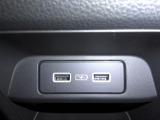 便利な充電用USBジャックも付いています。