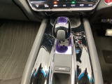 シンプルでとても使いやすいフロアシフトです。