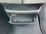 運転席まわりの画像です。