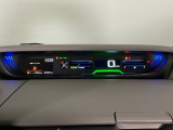 メータは先進的なデジタルメーターを採用!ゆっくりと数字が動くのでとても見やすく表示されます!続可能距離等の情報やHonda SENSINGの注意・警告も表示します!