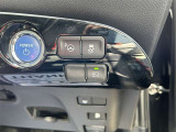 アドバンストパーク付きです。カメラやソナーによって、周囲を監視しながら駐車を支援。障害物を検知した場合には警報を鳴らし、ブレーキ制御を行うことで接触回避を支援します。