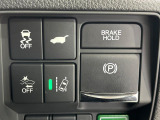 【パワーバックドア】スマートキーや運転席のボタンを押すだけでリアゲートが自動で開閉します!荷物を持っている時や、高い位置にあるバックドアを閉める際に便利な機能です♪