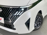 【LEDヘッドライト】悪天候や夜間走行時も良好な視界を確保し安心して運転できる高輝度LEDヘッドライトを装備!点灯速度が早く、消費電力も抑えられています。