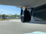 ドライブレコーダーの写真になります。昨今、車に必須な装備になってます!万が一があったときにしっかり記録されていると安心です。駐車監視機能がついている機種もありますので、盗難防止にも一役買ってます!