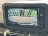 【バックカメラ】駐車時に後方がリアルタイム映像で確認できます。大型商業施設や立体駐車場での駐車時や、夜間のバック時に大活躍!運転スキルに関わらず、今や必須となった装備のひとつです!