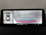 狭い場所での駐車やすれ違いなどでより的確な運転操作に役立つ360&deg;ビューモニターが装備されています。