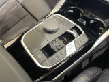 【シフトノブ】BMWの高性能オートマチックは、ATセレクトレバーを左側に倒すことで、通常の「D」から「S」(スポーツ)または「M」(マニュアル)へと切り替えが可能です。