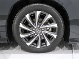 タイヤサイズは(205/55R17)で純正アルミホイールです。