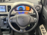 インテリアに合わせたデザインのステアリングは、運転される方のことも考え、運転しやすい形状、大きさです。是非一度、実際に触ってお確かめください。