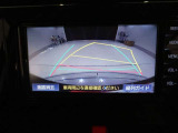 ステアリングと連動したガイド機能付きリヤモニターを装備しております。