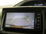【バックカメラ】バックカメラ装着車です。バックする時に、後方の様子をナビ画面に表示します!慣れない駐車場での駐車や、せまい場所での車庫入れの時も、安全確認OK!思いがけずコツン!なんて事も防げますヨ