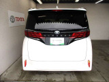 バックカメラが付いているので後方確認が非常にしやすいです。今や運転初心者も熟練者も必須装備!