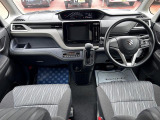 [室内]黒を基調としたシックな室内です☆落ち着いて運転して頂けます♪