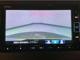 【バックカメラ】運転が苦手な方も車庫入れラクラクです!ギアをリバースに入れれば自動的に切り換わりますので、面倒な操作は不要です♪狭い駐車場もお車を傷つけず安心ですね!