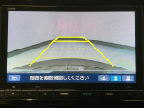 【バックカメラ】運転が苦手な方も車庫入れラクラクです!ギアをリバースに入れれば自動的に切り換わりますので、面倒な操作は不要です♪狭い駐車場もお車を傷つけず安心ですね!