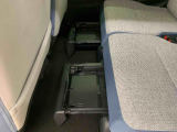 見た目が大事!な外装はぴかっとキレイに磨いており、経年のくすみもよみがえっております。ヘッドライトやドア周辺を磨く際にはマスキングテープを使用して保護しながら丁寧に作業をしております。