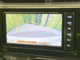 【バックカメラ】駐車時に後方がリアルタイム映像で確認できます。大型商業施設や立体駐車場での駐車時や、夜間のバック時に大活躍!運転スキルに関わらず、今や必須となった装備のひとつです!