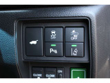 安全運転支援システムHonda SENSINGを搭載。衝突軽減ブレーキや、誤発進抑制機能、アダプティブクルーズコントロール、車線維持など複数の先進技術で安心・快適なドライブをサポートします。