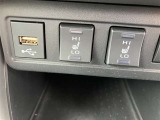 運転席&助手席にシートヒーター付いてます。寒い日に助かります