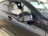 レーンチェンジウォーニング ドライバーから死角になる左右後方の車両や、追い越し車線上を急接近してくる車両を認識し、ドア・ミラー内側に組み込まれたインジケータを点灯させ、ドライバーに警告します。