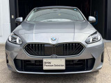 サービスにはドイツ本国と同様に教育と訓練を受け、BMWを知り尽くした「マイスターメカニック」が数多く在籍しております。納車前点検整備で、お客様に安心と安全をお届けいたします。