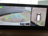 アラウンドビューモニターで車の周囲の情報が室内でわかります。