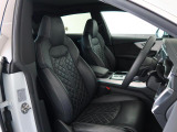 Audi車はどの車種も全てレザーハンドルです。そこにはAudiのこだわりがあり質感の高いレザーでしっかりと手に馴染み、高級感を演出します。