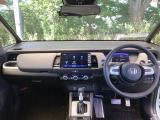 フロントガラスが大きく、ワイドな視界で運転もしやすくなるように、設計されています。