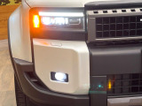 【LEDヘッドライト】悪天候や夜間走行時も良好な視界を確保し安心して運転できる高輝度LEDヘッドライトを装備!点灯速度が早く、消費電力も抑えられています。