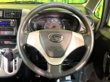インテリアに合わせたデザインのステアリングは、運転される方のことも考え、運転しやすい形状、大きさです。是非一度、実際に触ってお確かめください。