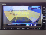 ◆【リアカメラ】が装着されています。リバースに入れるだけで映ります。後方の安全確認や、狭い駐車場での車庫入れ、雨の日や夜間など視界の悪い時に便利です。安全にバックする為には欠かせない装備です。